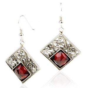 Square Earrings with Garnet in Sterling Silver by Rafael Jewelry Boucles d'Oreilles